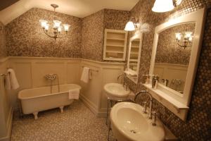 Gorgeous Claw Foot Bathtub