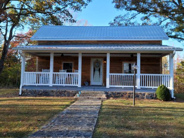 New Member Alert! Rosa Lee Manor – The Farmhouse Now Listed on RentNorthCarolinaCabins.com.