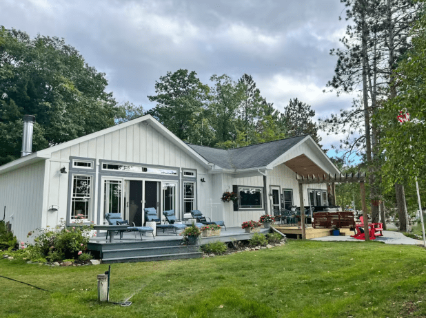 We are excited to introduce Edgewater on Long Lake, the newest addition to our RentMichiganCabins.com family!