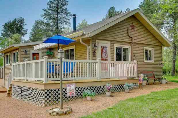 New Listing Alert for You Wisconsin-Bound Cabintimers! Camelot Cottage is Now on RentWisconsinCabins.com!