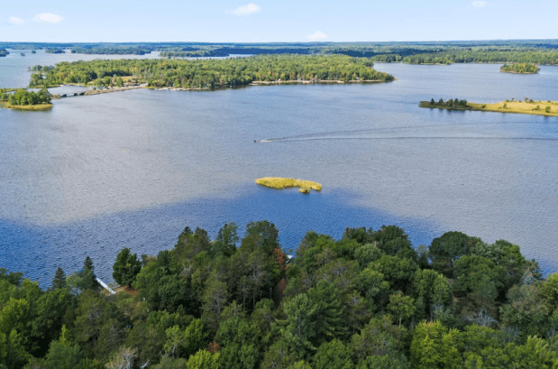 Eaglesnest Log Home on Lake Chippewa in Hayward, Wisconsin Now Listing On RentWisconsinCabins.com. Taking Direct&nbsp;Bookings!