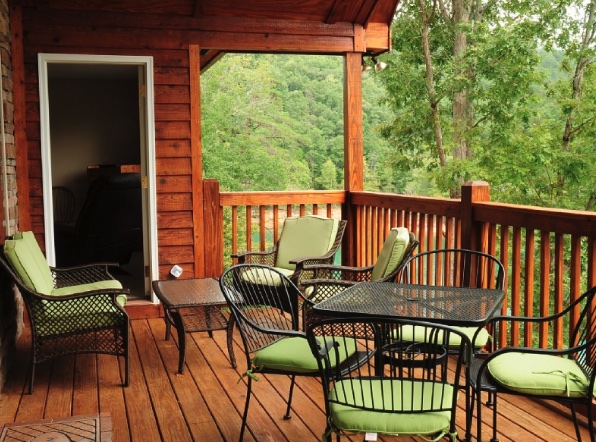 The Great Escape on Norris Lake Celebrates 9 Years of Listing on RentTennesseeCabins.com.