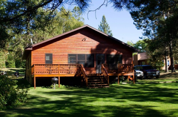Deerfoot Lodge & Resort on the Chippewa Flowage: A Hayward Stay Built for Fishing Stories, Family Time, and Four-Season Northwoods Fun. A RentWisconsinCabin.com Listing Partner Since&nbsp;2015!