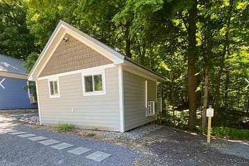 Winding Creek Cabins — Gray Cabin
