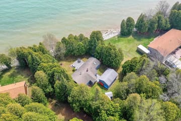 DoorCo Vacations — Hidden Shores Cottage