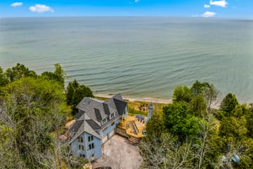 DoorCo Vacations — The Lighthouse
