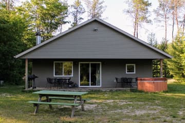 Cottages on Serenity Lake — Bear's Den