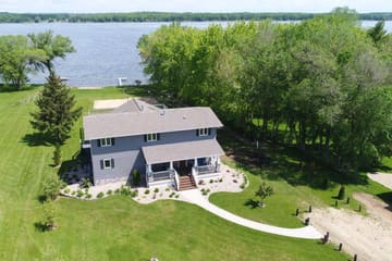 Sand County Vacation Rentals — Dells Edge
