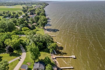 Doorway Travel — Lake Front, PrivateDock, Kayaks & Paddleboards