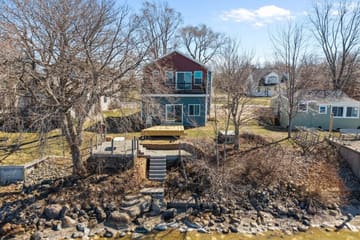 Doorway Travel — LakeFront, Private Dock, Water toys, Sleeps 17
