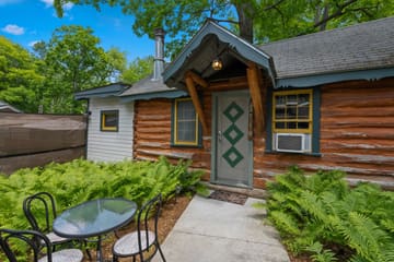 DoorCo Vacations — Cara's Cabin