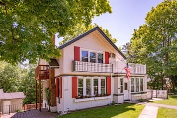DoorCo Vacations — Chatham Hills House Sleeps 12
