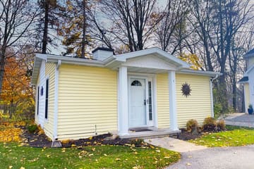 DoorCo Vacations — Little Yellow Cottage