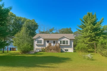 Sand County Vacation Rentals — 10 Acre Grand Meadow Retreat