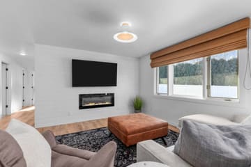 Doorway Travel — Fireplace|Garage|Pets|King Bed