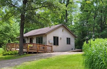 Trails End Cabins — Cedar Cabin