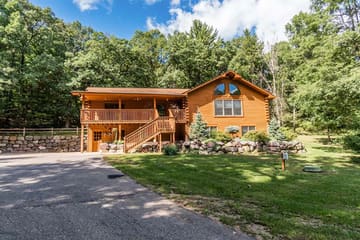 Log Gables Luxury Vacation Rentals — Log House