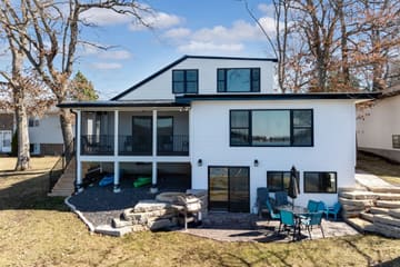 DoorCo Vacations — Sunset Shores Cabin