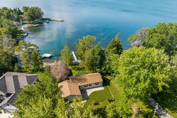 DoorCo Vacations — The Lake Haus