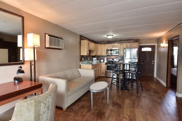 Delton Oaks Resort — Lakeside 10-Plex