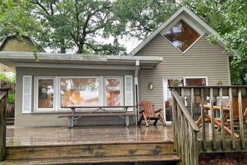 Delton Oaks Resort — Lakeside 12-Person Villa 5