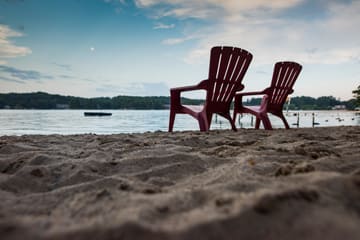 Delton Oaks Resort — Lakeside 2-Bedroom Cabin